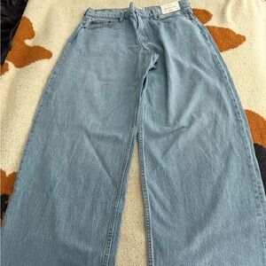 Abercrombie low rise baggy jeans. NWT. Size 8 Long.